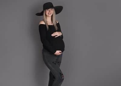 GORGEOUS MUMMY TO BE ON HER MATERNITY SESSION WEARING A BLACK HAT