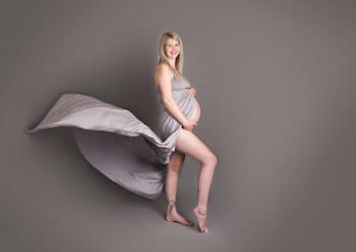 GORGEOUS MUMMY TO BE ON HER MATERNITY SESSION WEARING A FLOATY DRESS