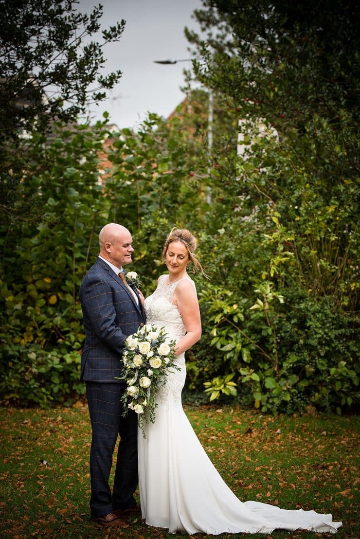 stunning bride and groom married at mansfield registry office