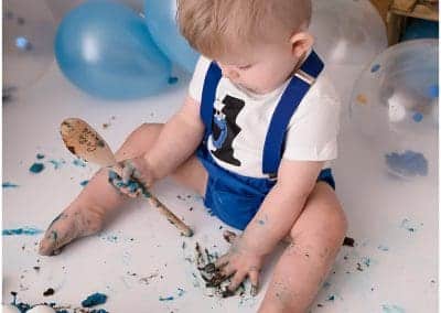 First birthday, celebration in style with a cake smash session in mansfield nottingham at rachael phillips photography studio.